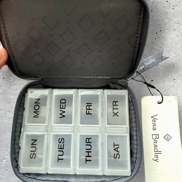 Vera Bradley Travel Pill Case – Carbon Gray Quilted NEW with tags - Picture 4 of 6